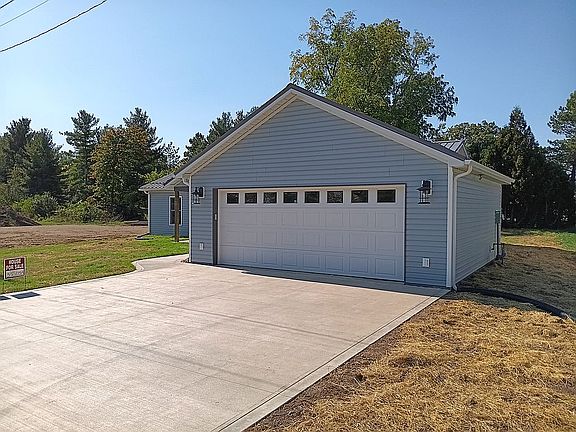 Garage, 18ft garage door.