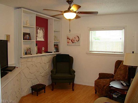 5th image of 313 Caren Dr