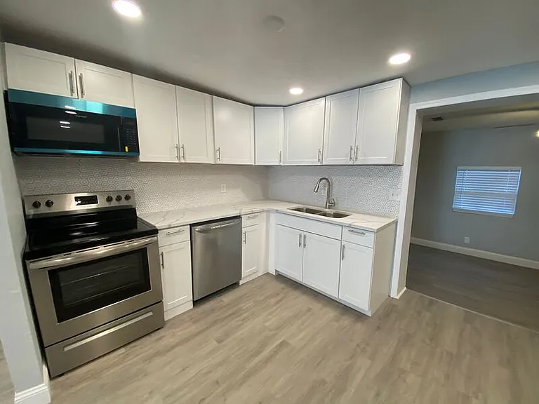 2818 Palmdale St — Photo 9