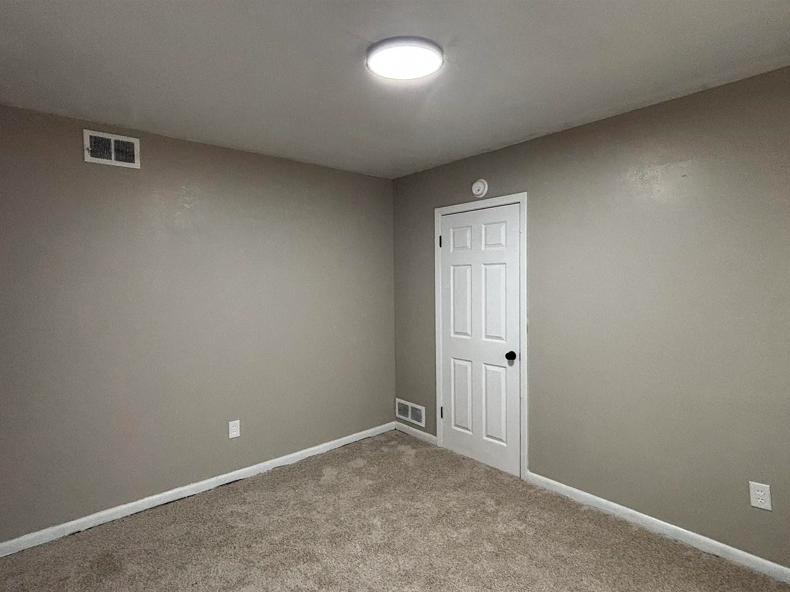 3 bed, 1.5 bath, 1125 sqft, $1,450 — Photo 3