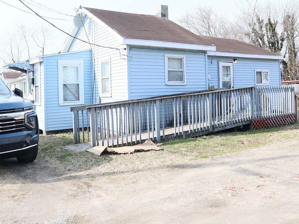 2nd image of 127 W Edgewater Ave