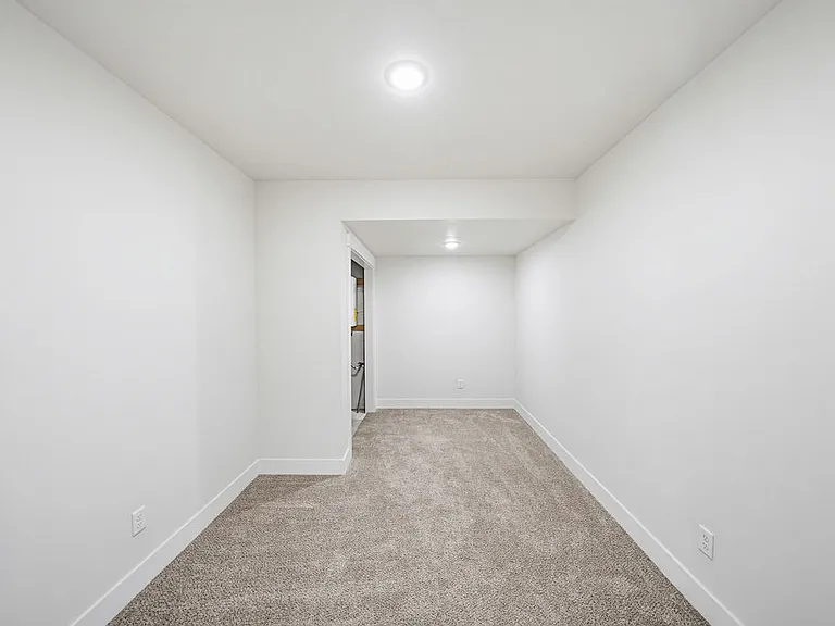 445 E River Ln — Photo 41
