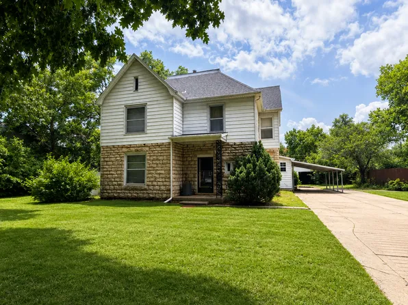 727 Humboldt St, Manhattan, KS 66502