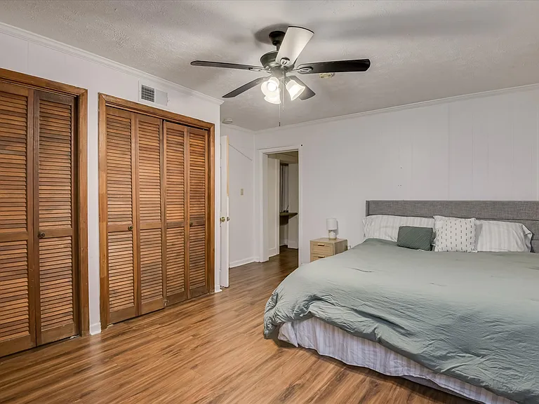 714 Hickman Rd — Photo 56