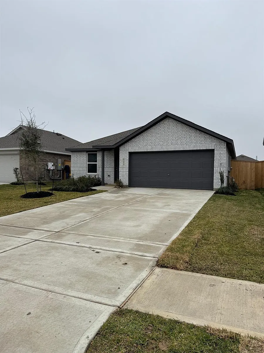 Building Photo - 6411 Linden Leaf Dr