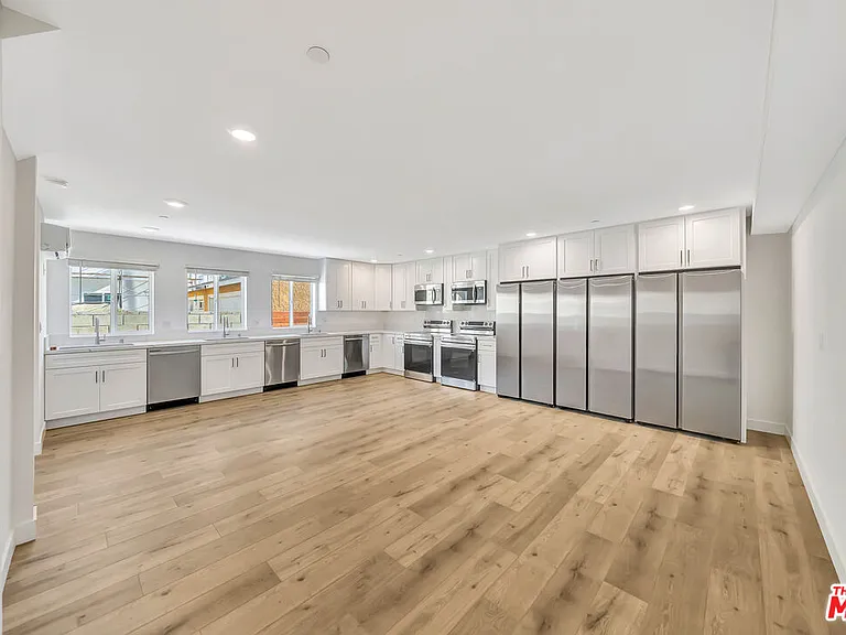 1584 W 37th St #3 — Photo 7