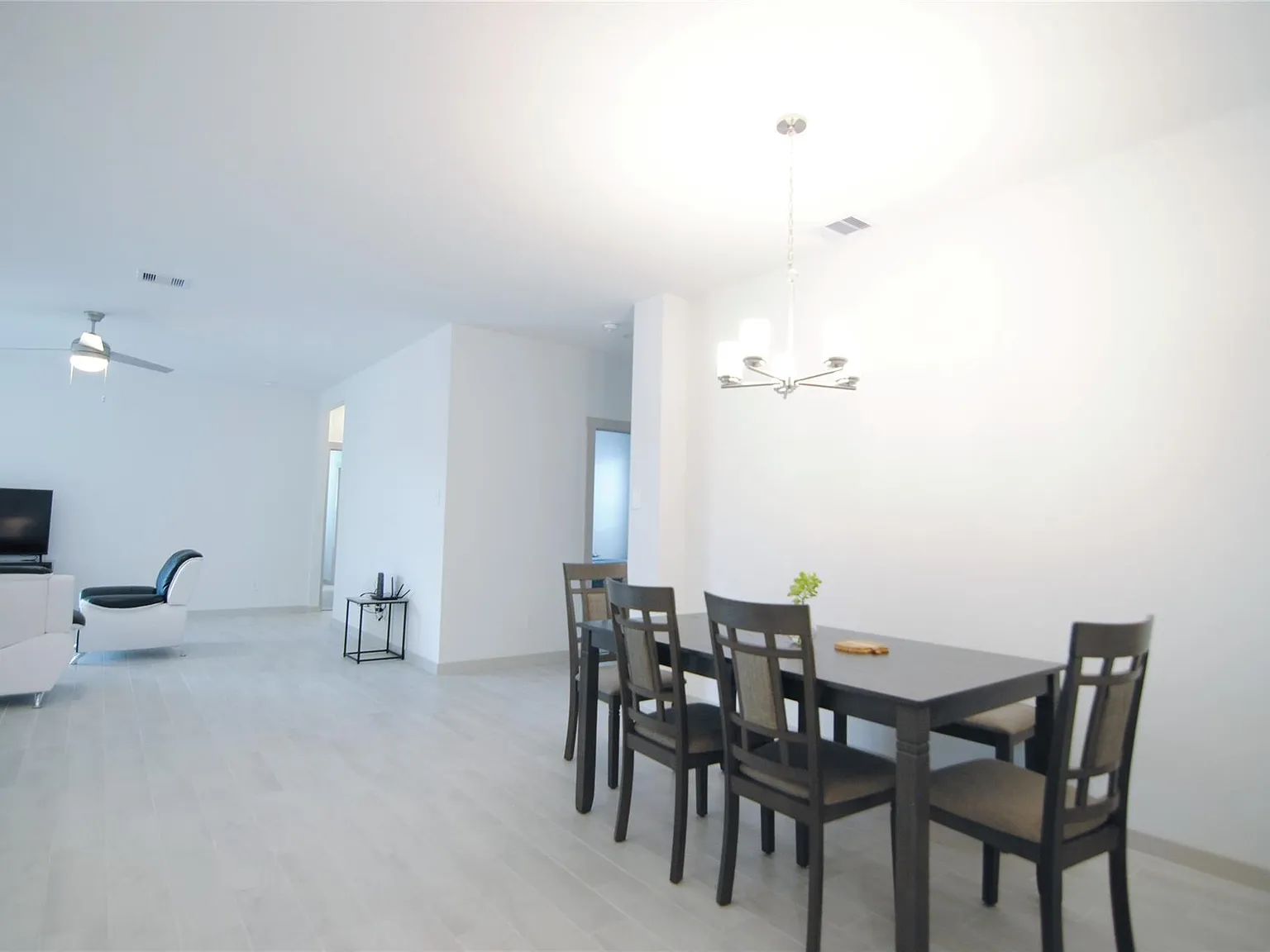 4 bed, 3.0 bath, 2246 sqft, $2,500 — Photo 4