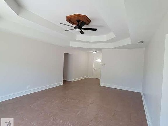 2nd image of 581 Geraldine Ln
