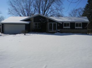 N78W16301 Carl Ross Dr, Menomonee Falls, WI 53051