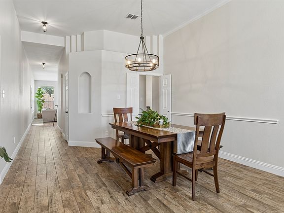 5th image of 5141 Comstock Cir