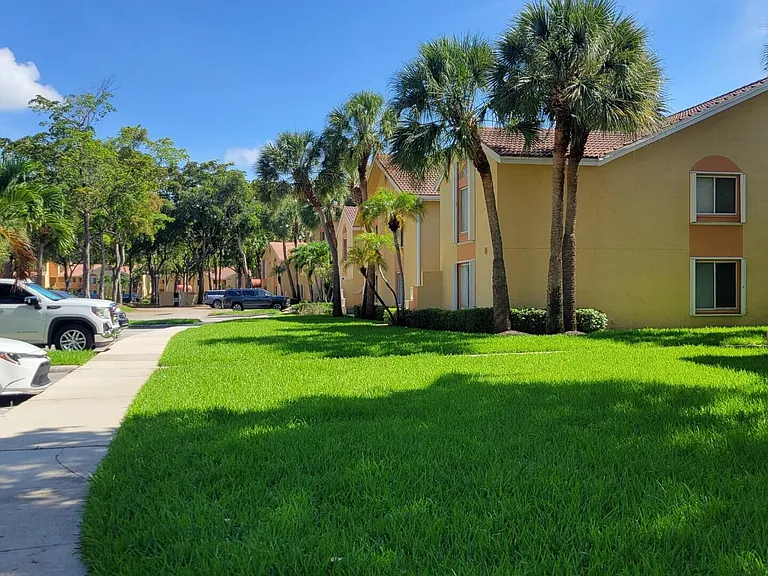 969 Coral Club Dr #969 — Photo 2