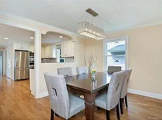 11 Richards Ave — Photo 3