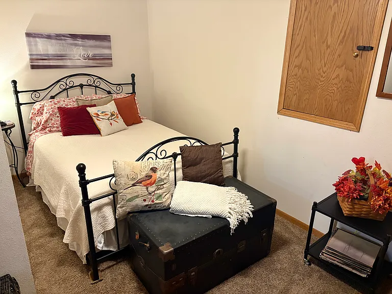 Bedroom 2 Queen