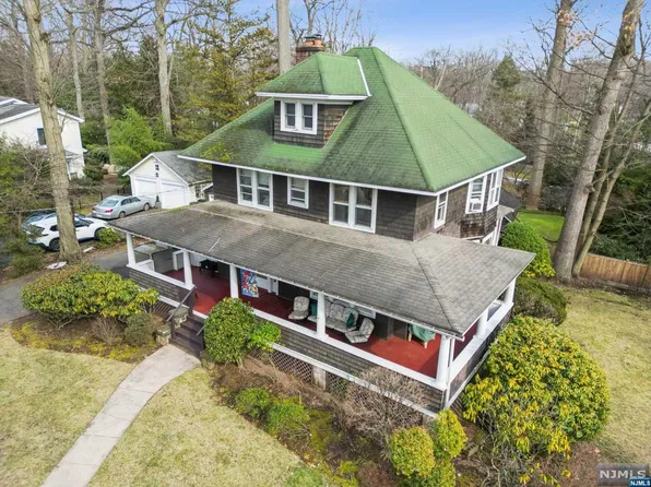 137 Haworth Dr, Haworth, NJ 07641