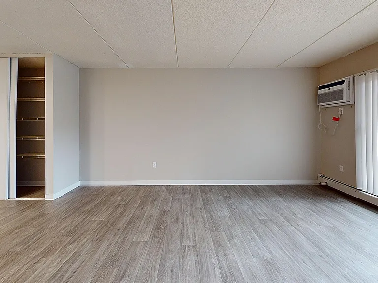 Olympik Village Apartments — Photo 5