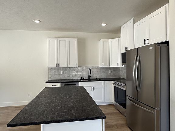3rd image of 13301 E Alki Ave #1