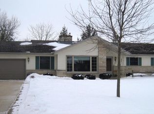 335 Macarthur Dr, Mukwonago, WI 53149