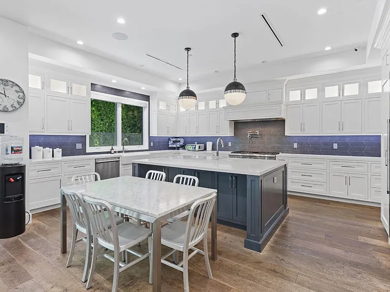 4435 Stansbury Ave — Photo 8