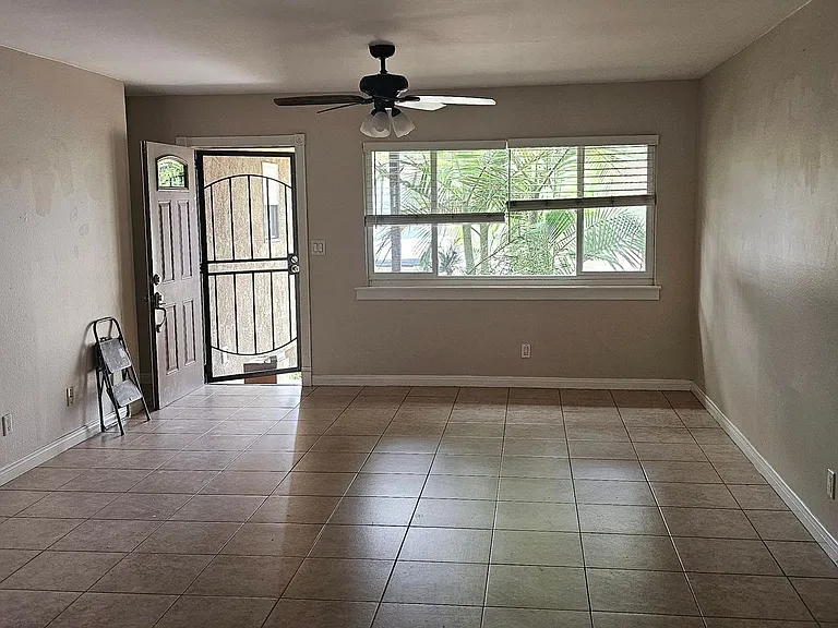 1168 E Lexington Ave — Photo 5