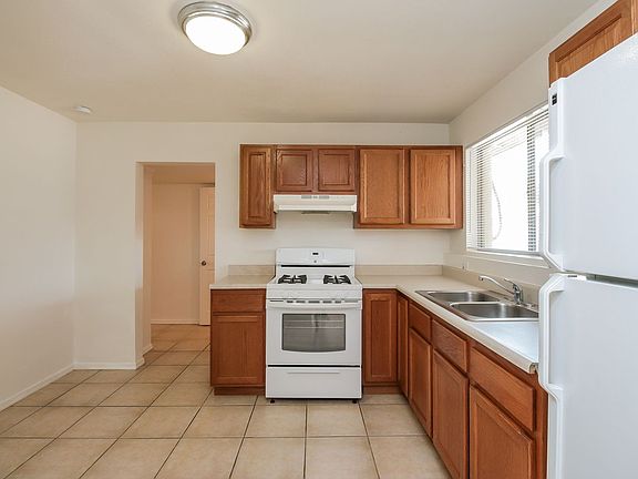 5th image of 4621 N 15th Ave
