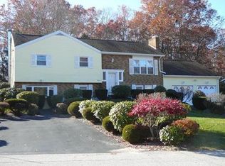 11 Eagle Dr, Dudley, MA 01571