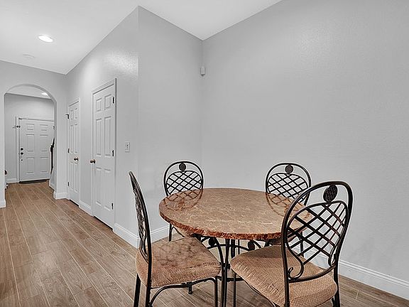 4th image of 13490 Pavilion Ct