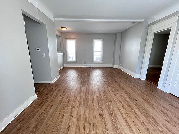 5th image of 541 Eastern Ave NE