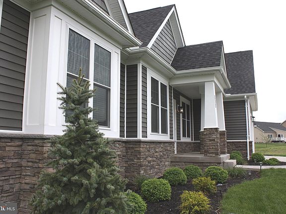 3rd image of 126 Jeni Ct