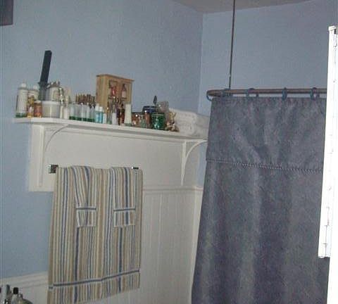 4th image of 209 W 33rd St #1