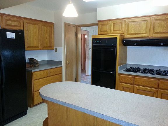 3rd image of 9052 S Utica Ave