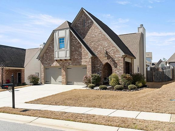 3rd image of 1104 Garnet Dr
