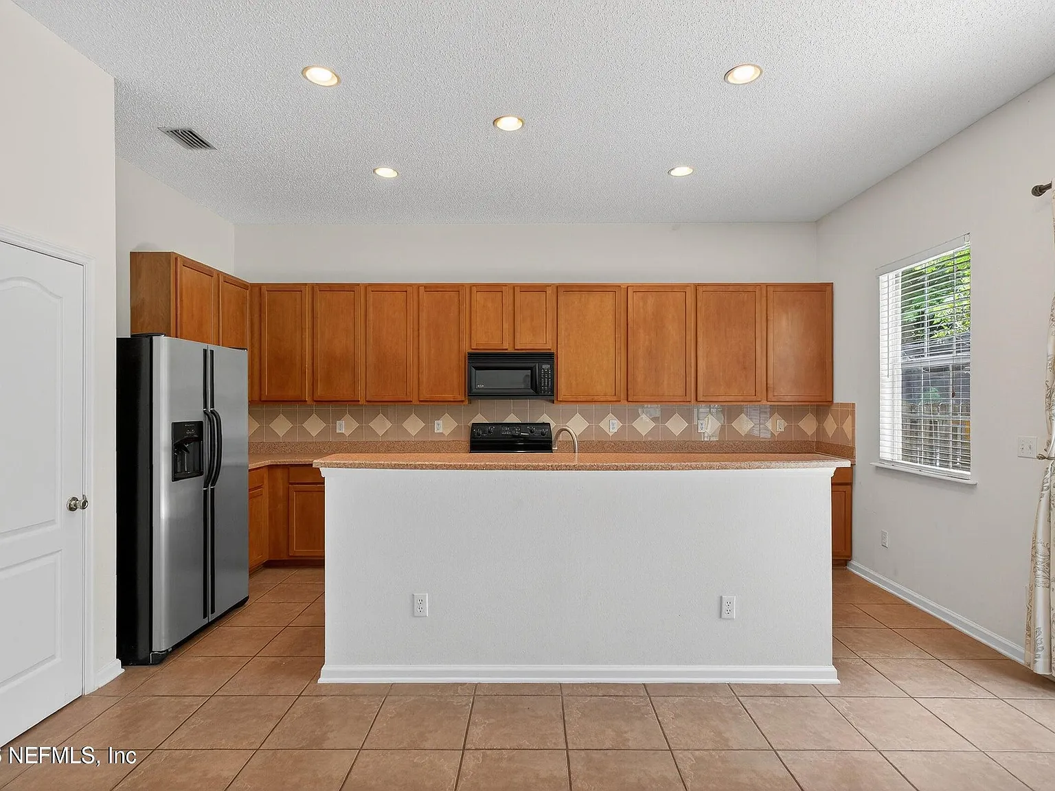 3 bed, 2.0 bath, 1730 sqft, $2,500 — Photo 3
