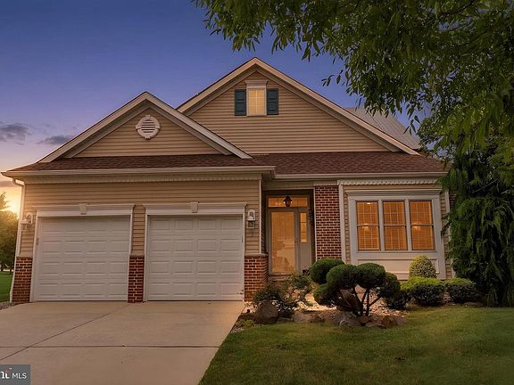 3rd image of 6 Ridgway Dr