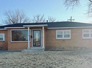 913 E 8th St, Dumas, TX 79029