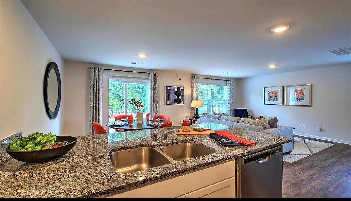 101 Oakmont Valley Trl — Photo 2