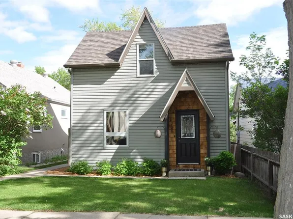 725 9th STREET E, Saskatoon, SK S7H 0M6