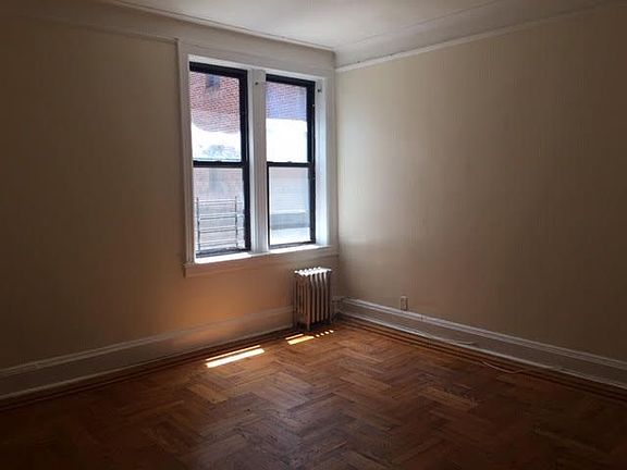 2nd image of 13301 Sanford Ave APT 2L