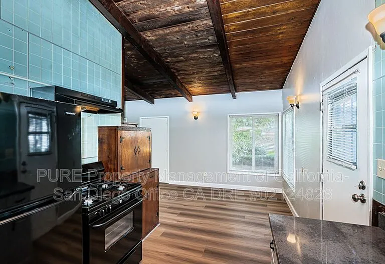 1053 Grand Ave — Photo 9