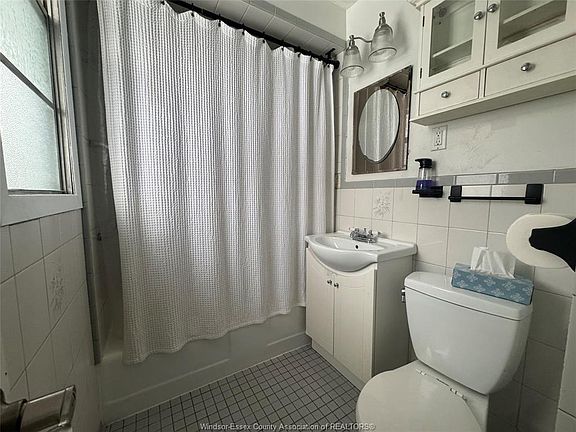 5th image of 1484 Francois Rd