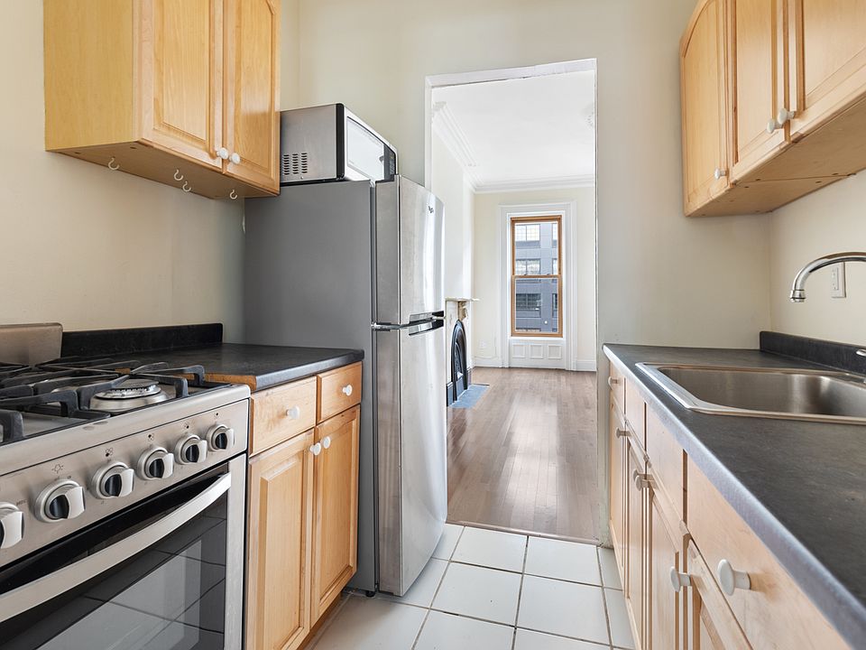 1st image of 572 Washington Ave #2