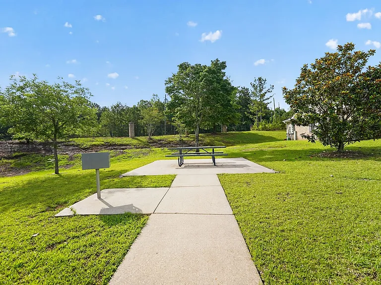 Country Club Cottages — Photo 16