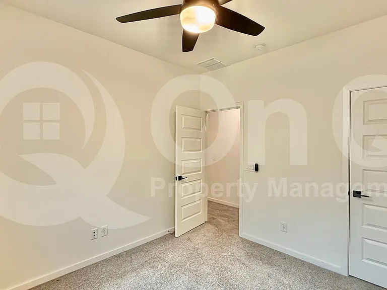 2906 E Russell St — Photo 15