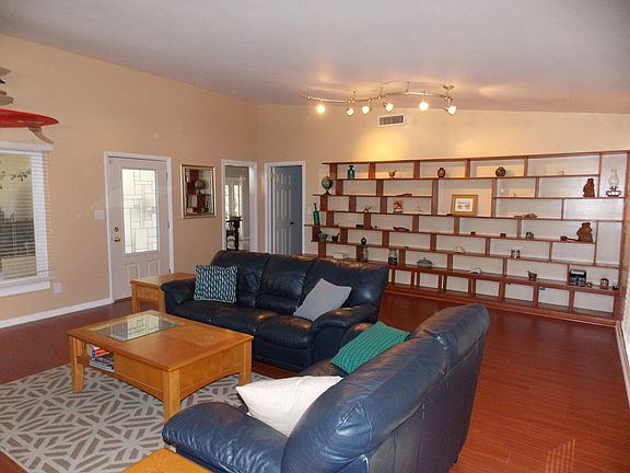 4th image of 5440 Coppedge Ave