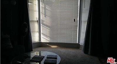 4th image of 842 E 93rd St