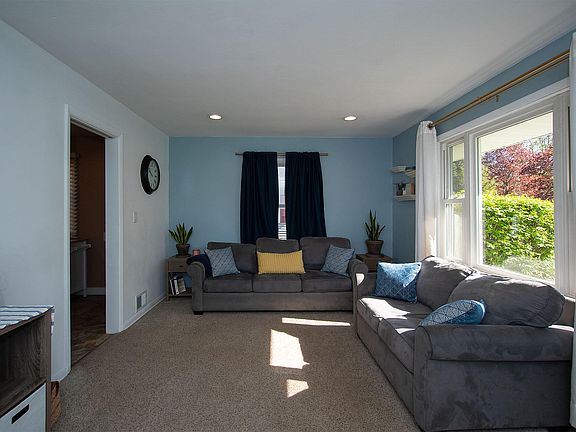 5th image of 209 Briarwood Ln