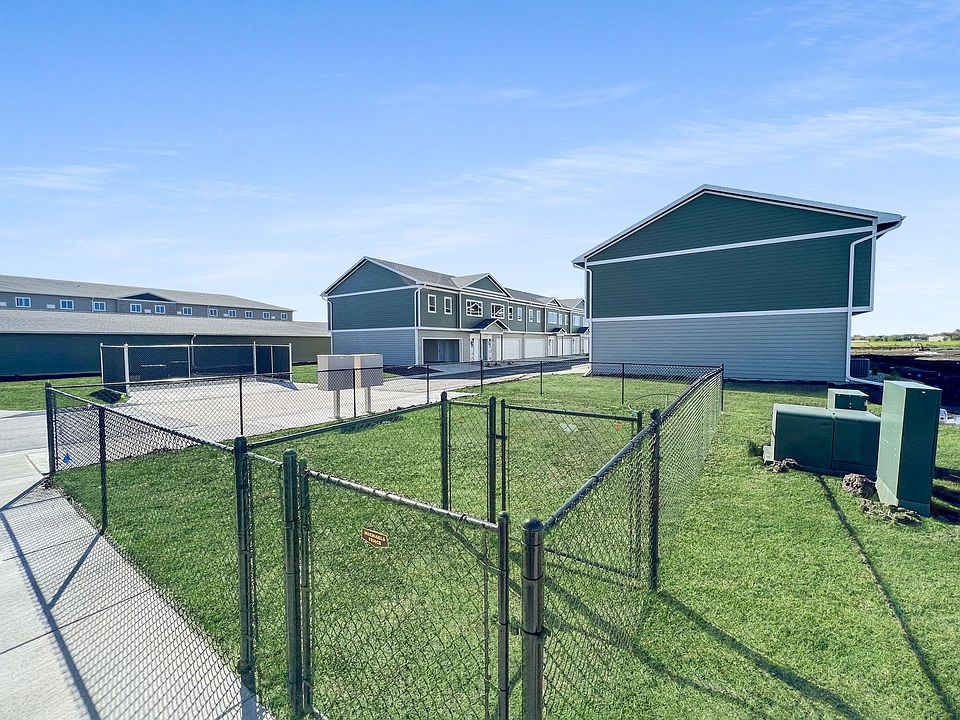 Maple Pass Apartments & Townhomes 310 N Maple Ave Hartford SD Zillow