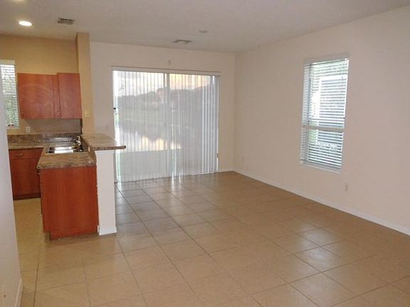 4th image of 1702 Seminole Palms Dr