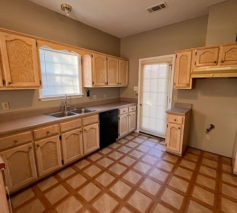 4th image of 765 Breeze Way #1
