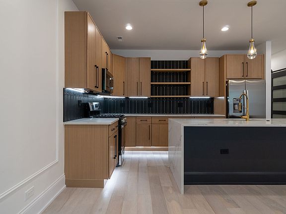 3rd image of 4745 N Beacon St Unit 4747-1N