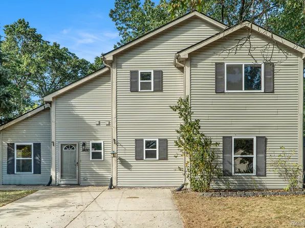 1400 Orchard St, White Lake, MI 48386
